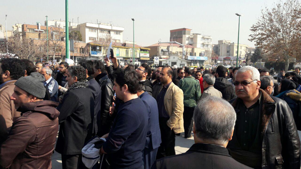 تجمع اعتراضی هزاران نفر مقابل مجلس آخوندی